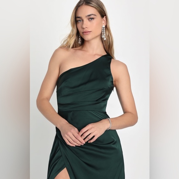NWT Lulus Dreaming of Elegance Emerald Satin One-Shoulder Maxi Dress, Size Small - Picture 4 of 15